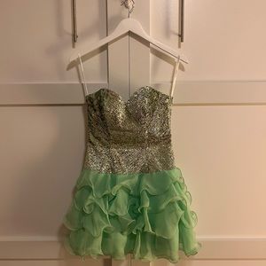 Sherri Hill Sequined Cocktail dress mint (light) green size 4 Prom EUC
